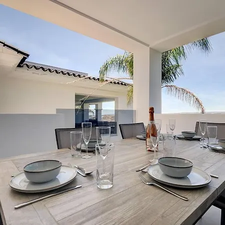 Luxurious At Hills With Stunning Views Appartement